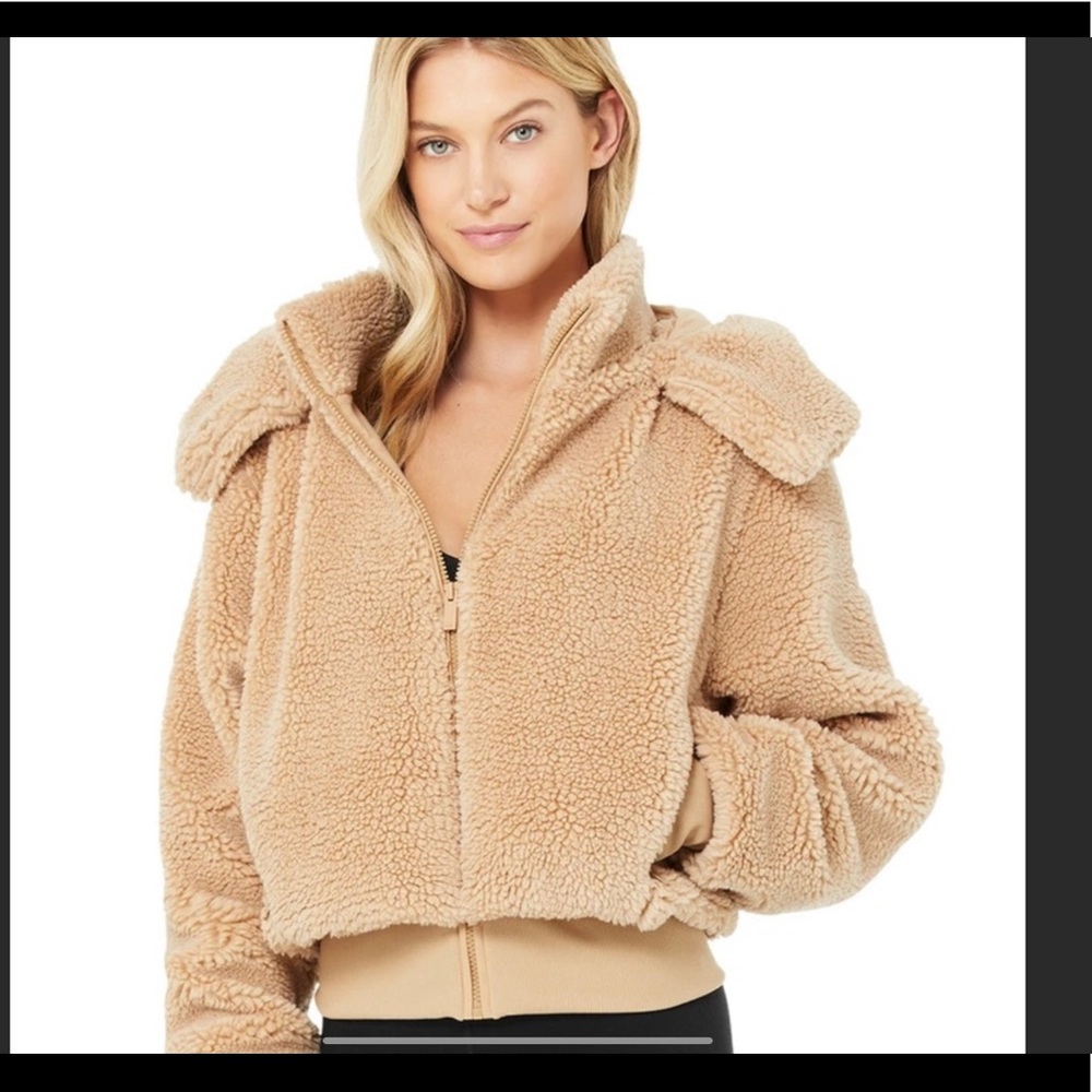 NWT Alo Foxy Sherpa jacket with hood - Size L